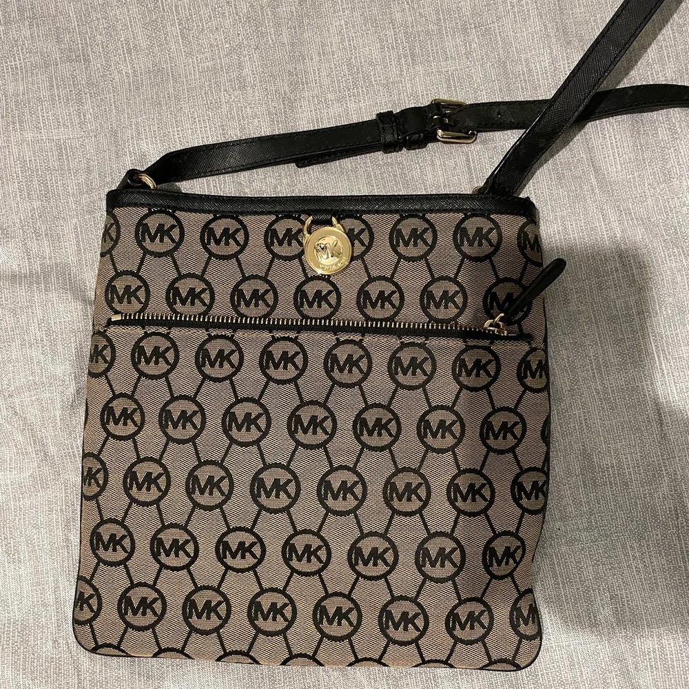 Michael Kors jet set crossbody bag